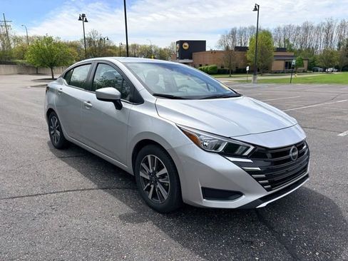 Used 2023 Nissan Versa SV FWD image 7