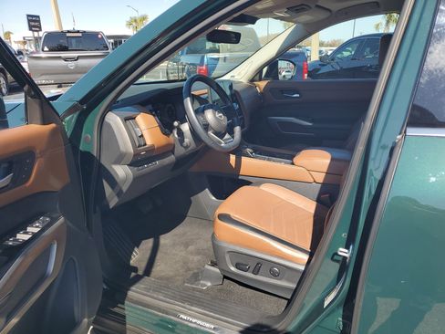 Certified 2023 Nissan Pathfinder Platinum w/ Lighting Package (N93) image 12