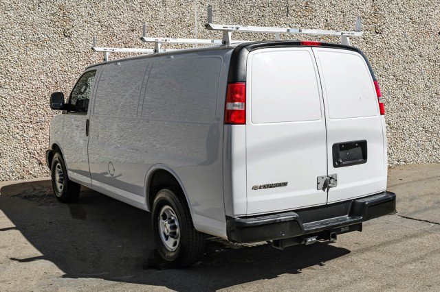 Used 2020 Chevrolet Express 3500 w/ Driver Convenience Package RWD image 9