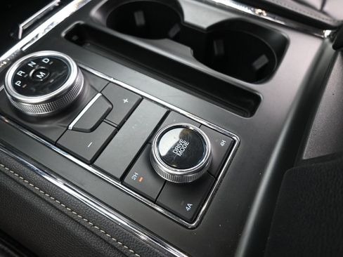 Used 2024 Ford Expedition Max XLT image 34