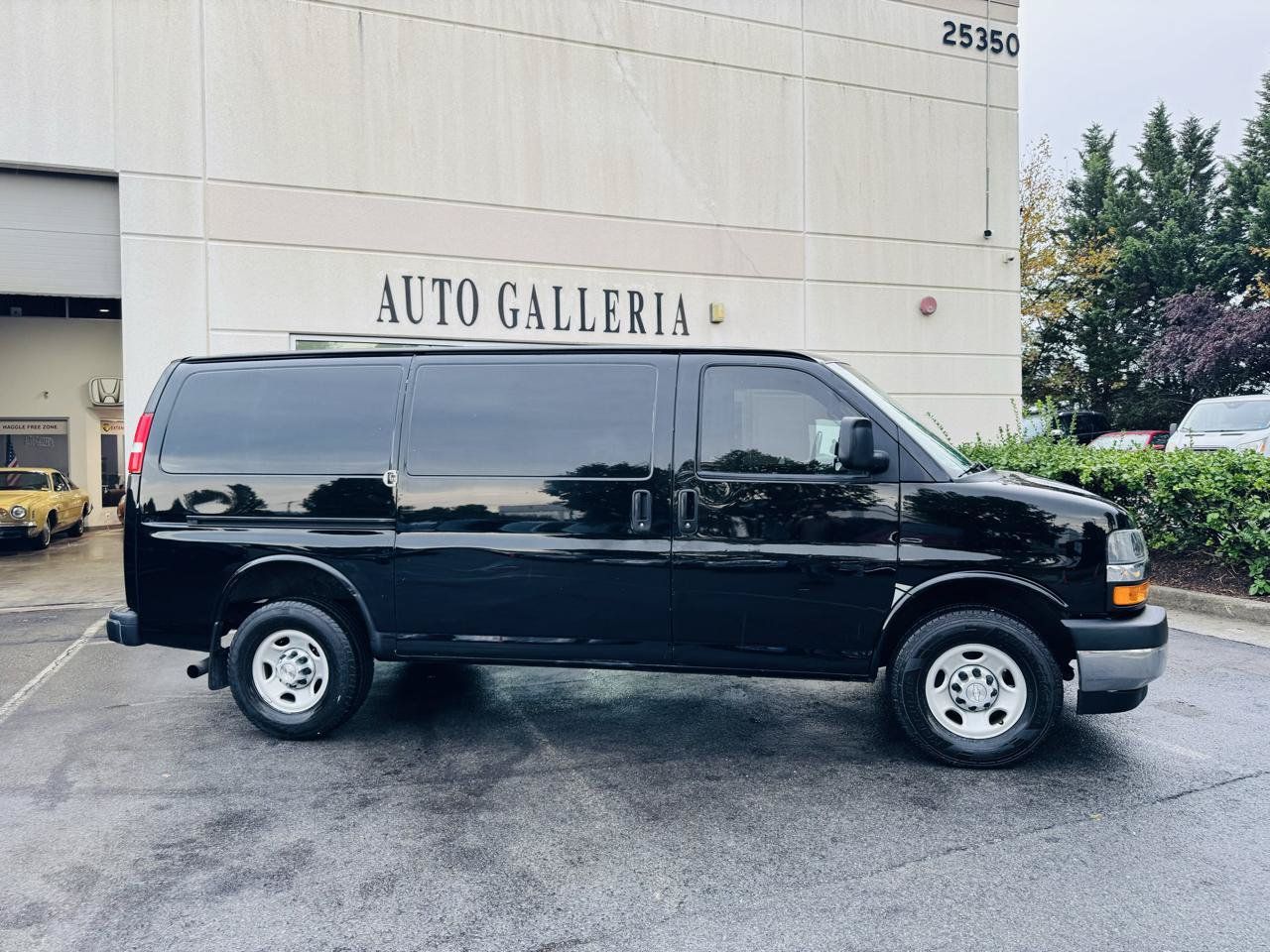 Used 2019 Chevrolet Express 2500 w/ Driver Convenience Package RWD image 2