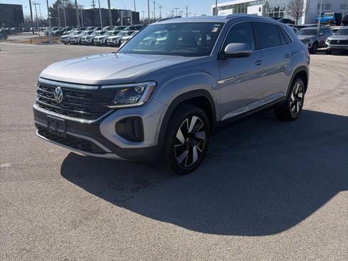 Certified 2025 Volkswagen Atlas Cross Sport SEL image 3