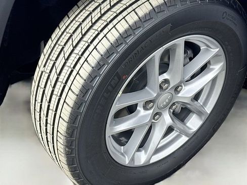 New 2025 Jeep Grand Cherokee Laredo X w/ Luxury Tech Group I image 42