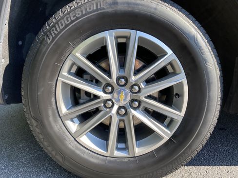 Used 2023 Chevrolet Traverse LT FWD image 43