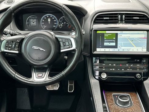 Used 2017 Jaguar F-PACE S AWD/4WD image 14