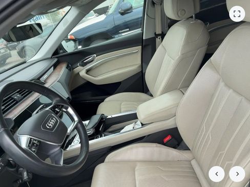 Used 2019 Audi e-tron Prestige w/ Prestige Package AWD/4WD image 2