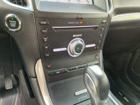 Used 2017 Ford Edge Titanium image 23