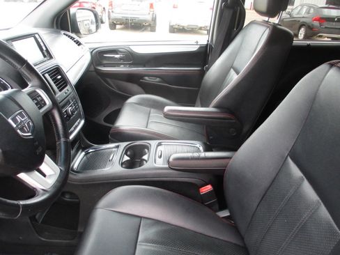 Used 2017 Dodge Grand Caravan GT image 19