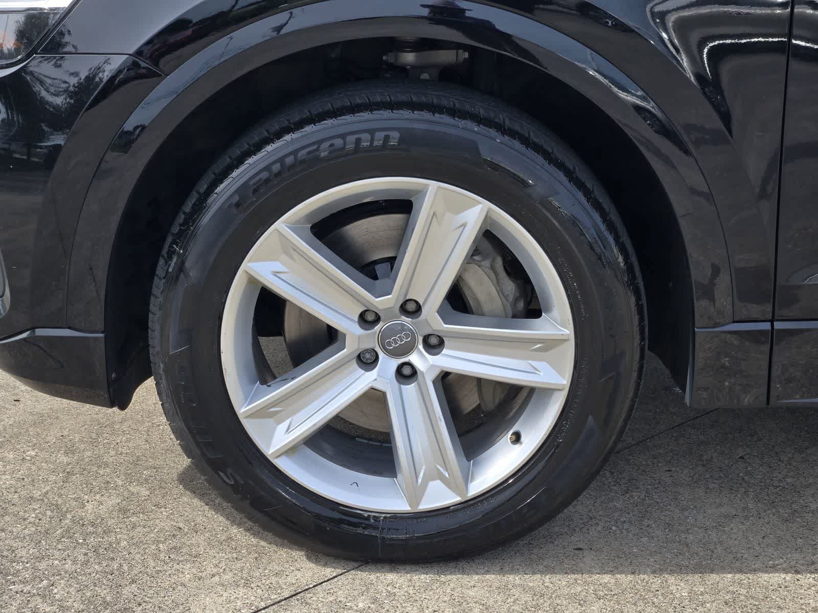 Used 2019 Audi Q8 Premium w/ Convenience Package AWD/4WD image 8