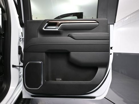 Used 2025 GMC Sierra 2500 SLE image 40