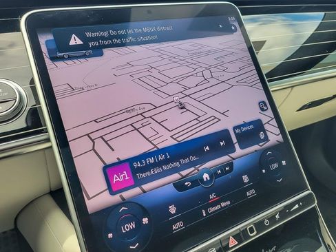 Used 2022 Mercedes-Benz S 580 4MATIC Sedan w/ AMG Line Package image 15