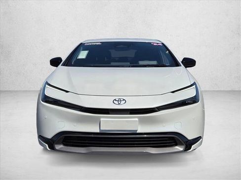 Used 2024 Toyota Prius XLE image 2