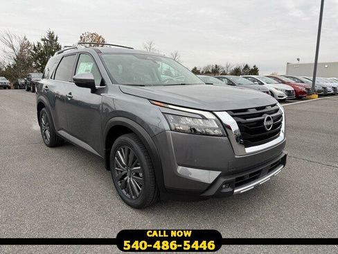 New 2025 Nissan Pathfinder SL w/ SL Premium Package image 1
