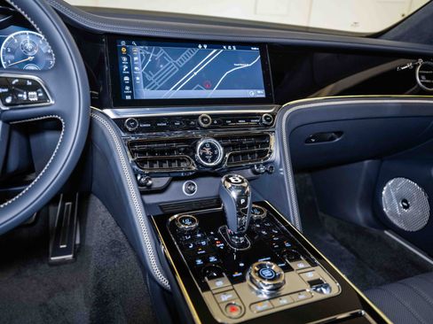 Used 2024 Bentley Flying Spur V8 image 29