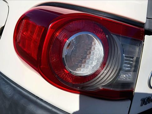 Used 2012 Toyota FJ Cruiser w/ Convenience Pkg image 27