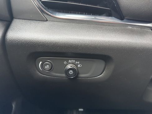 Used 2023 Chevrolet Traverse LT w/ Rear Camera Mirror Package image 38