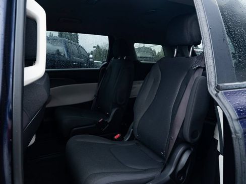 Used 2024 Kia Carnival LX FWD image 20