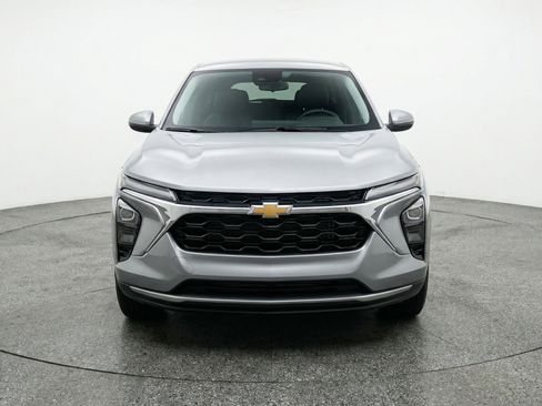 Used 2025 Chevrolet Trax LT w/ LT Convenience Package FWD image 2