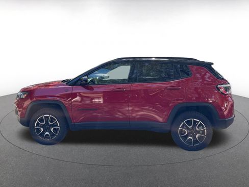 Used 2025 Jeep Compass Trailhawk AWD/4WD image 3