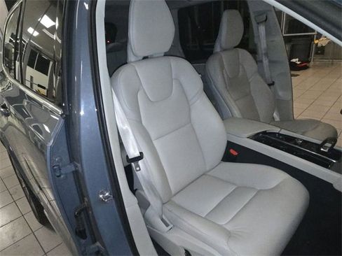 Used 2023 Volvo XC90 B6 Plus image 26