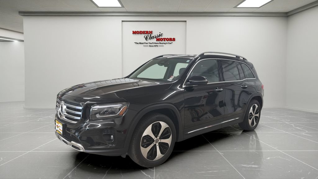 Used 2025 Mercedes-Benz GLB 250 4MATIC image 3