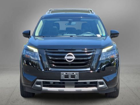 Used 2025 Nissan Pathfinder Platinum w/ Black Appearance Package FWD image 3