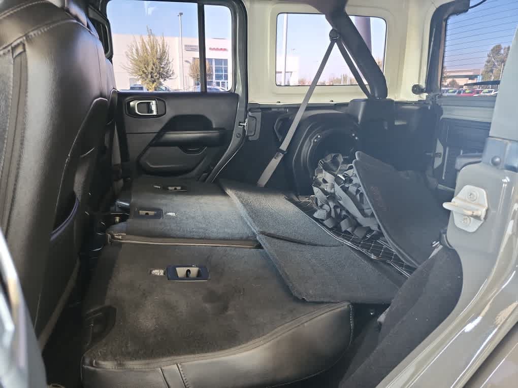 Used 2019 Jeep Wrangler Unlimited Sahara w/ Uconnect 4C Nav & Sound Group AWD/4WD image 34