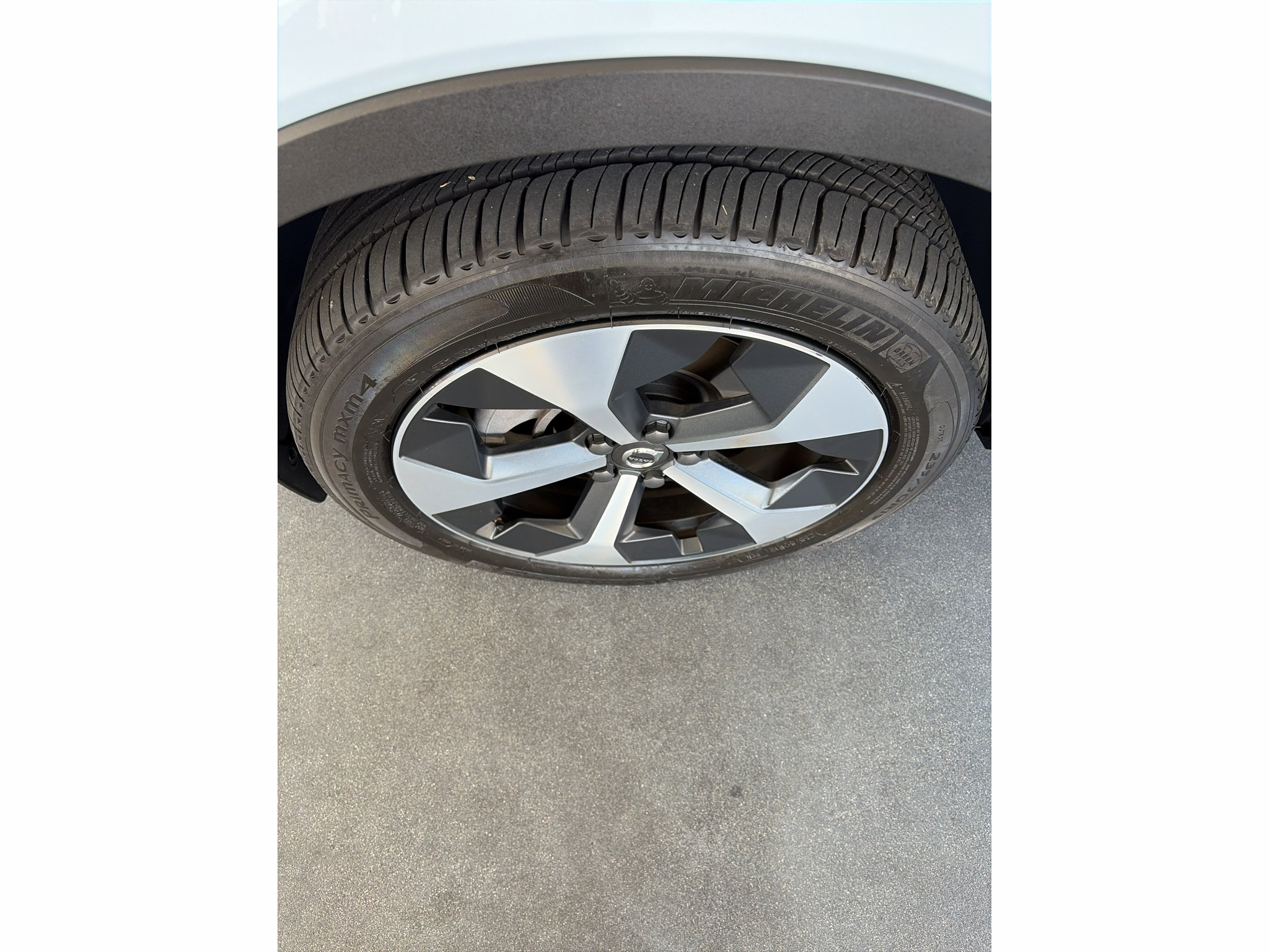 Used 2024 Volvo XC40 B5 Plus w/ Protection Package Premier AWD/4WD image 16