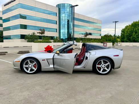Used 2007 Chevrolet Corvette Coupe w/ Preferred Equipment Group RWD image 25