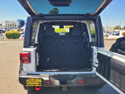Used 2024 Jeep Wrangler Unlimited Rubicon AWD/4WD image 11