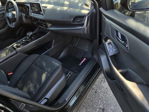 Used 2025 Nissan Rogue S image 7