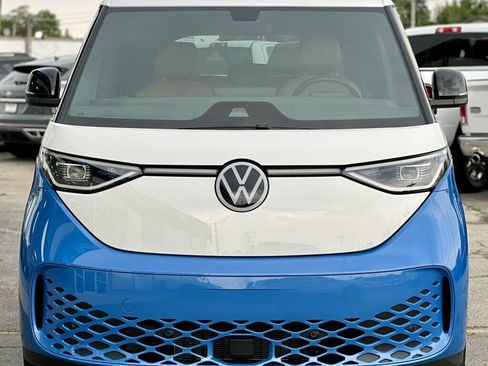 Used 2025 Volkswagen ID. Buzz Pro S RWD image 7