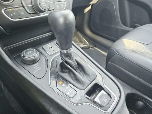 Used 2022 Jeep Cherokee Limited w/ Elite Package AWD/4WD image 27