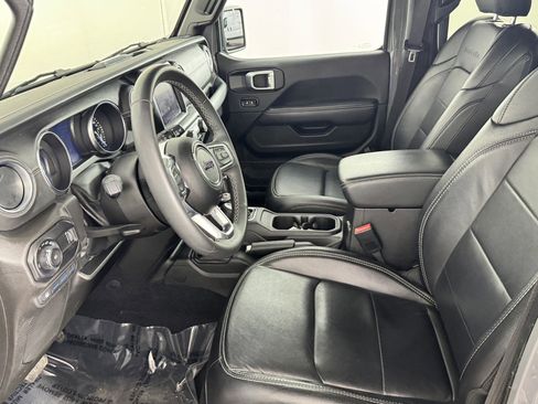 Used 2023 Jeep Wrangler Sahara image 14