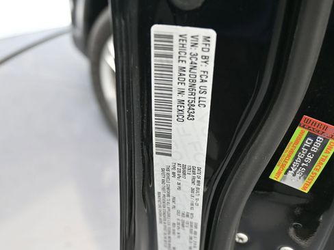 Used 2024 Jeep Compass Latitude image 15