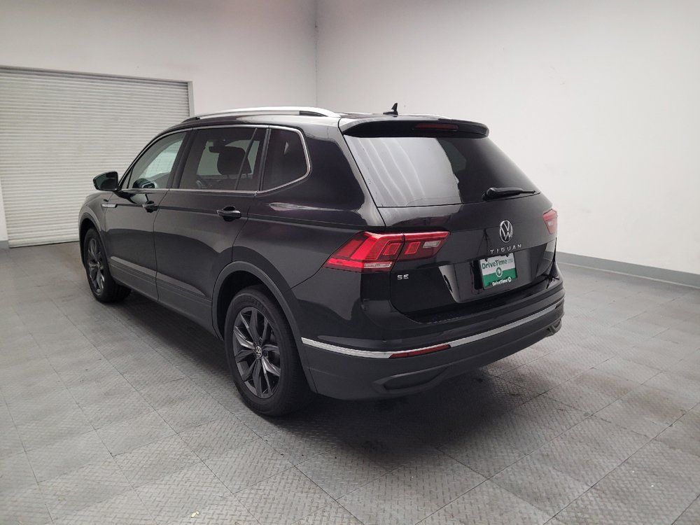 Used 2023 Volkswagen Tiguan SE w/ Panoramic Sunroof Package FWD image 5