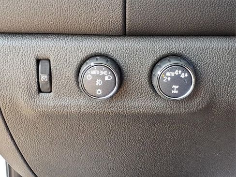 Used 2022 Chevrolet Colorado LT w/ LT Convenience Package AWD/4WD image 17