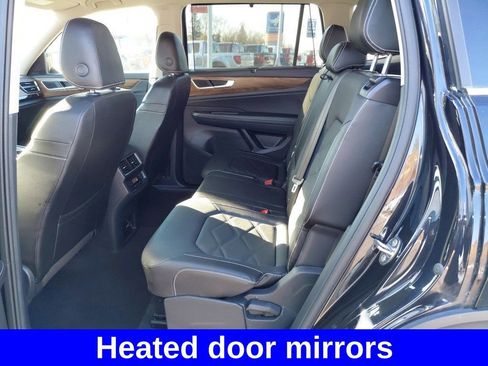 Used 2025 Volkswagen Atlas SE image 32