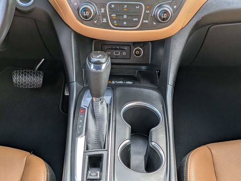 Used 2020 Chevrolet Equinox Premier FWD image 22