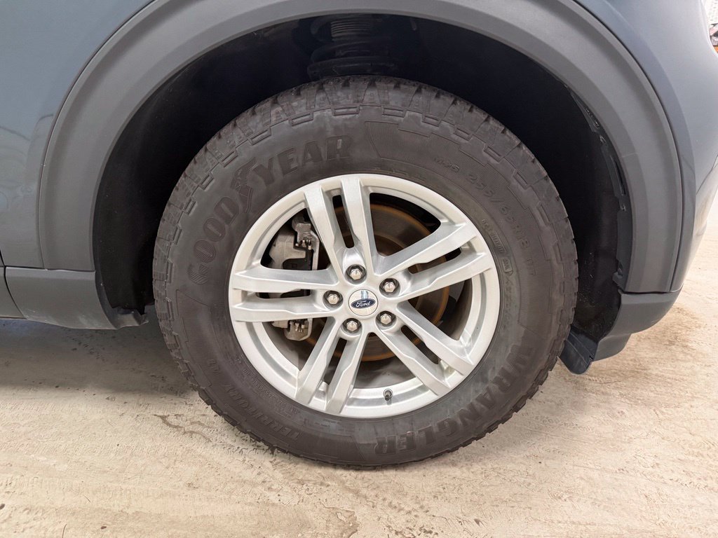 Used 2023 Ford Explorer XLT w/ Equipment Group 202A AWD/4WD image 37