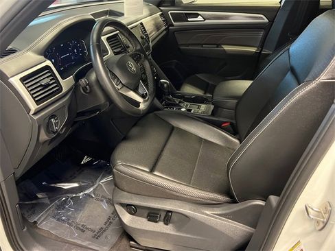 Certified 2023 Volkswagen Atlas Cross Sport SE image 7