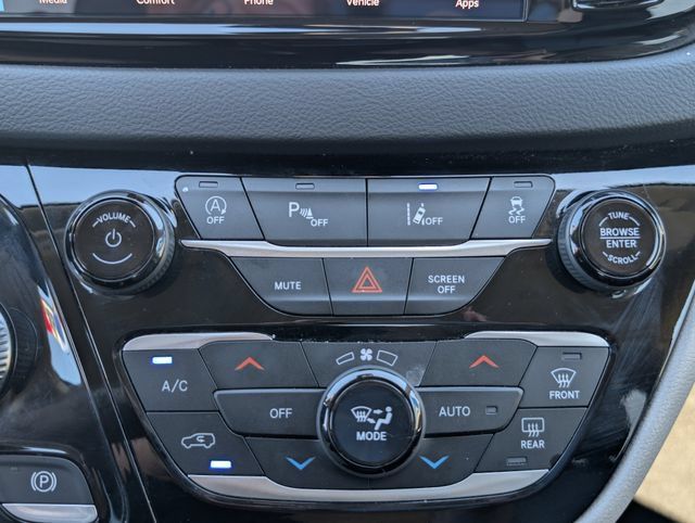 Used 2024 Chrysler Pacifica Touring-L FWD image 28