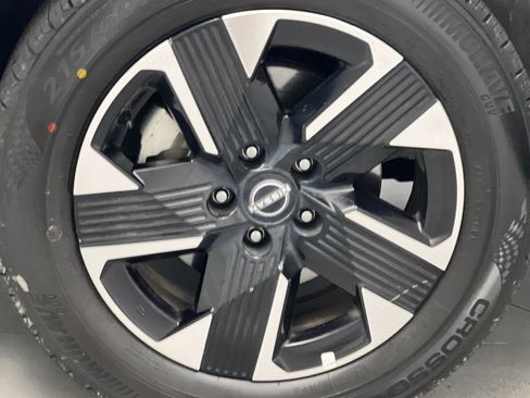 Used 2025 Nissan Kicks SV AWD/4WD image 65