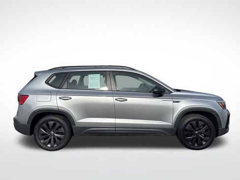 Used 2022 Volkswagen Taos S image 8