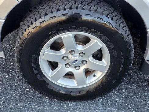 Used 2010 Ford Expedition XLT image 27