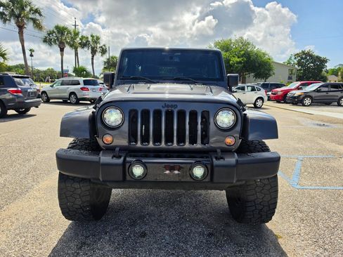 Used 2018 Jeep Wrangler Unlimited Sahara AWD/4WD image 8