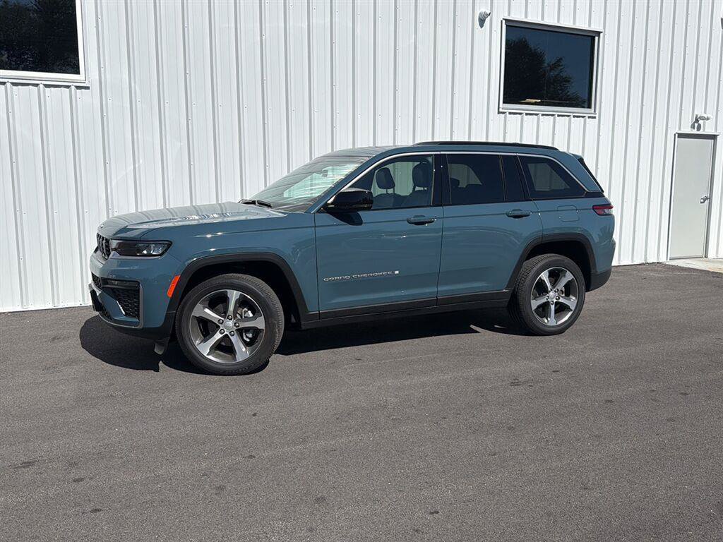 Used 2026 Jeep Grand Cherokee Limited AWD/4WD image 8