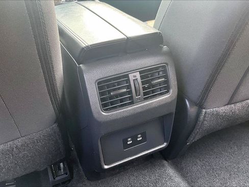 Used 2025 Nissan Rogue SV AWD/4WD image 11