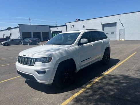 Used 2019 Jeep Grand Cherokee Altitude image 10