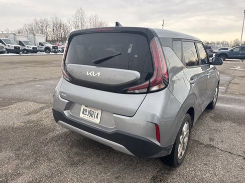 Used 2023 Kia Soul LX w/ LX Technology Package image 8